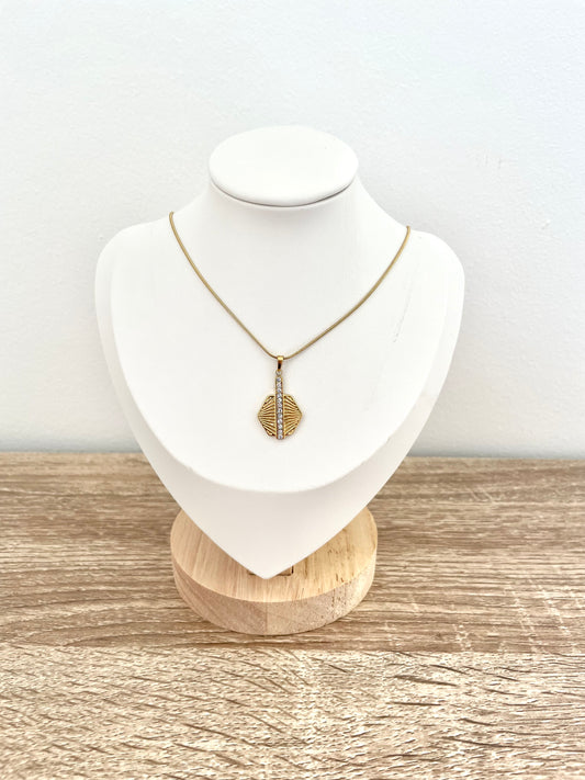 COLLIER ANETTE